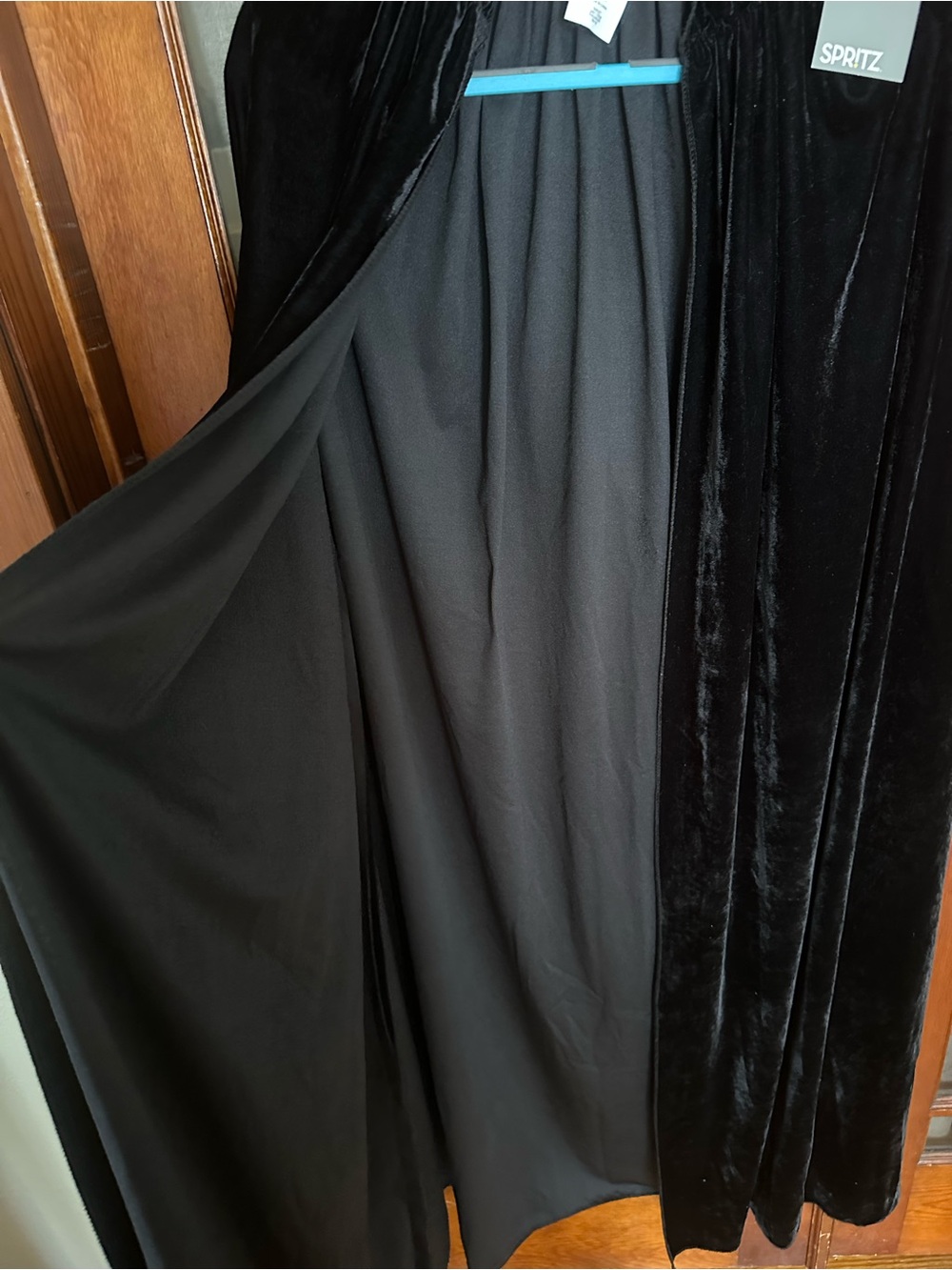 Black Velvet Cape with Hood NWT Adult One Size Fits Most - Picture 5 of 9